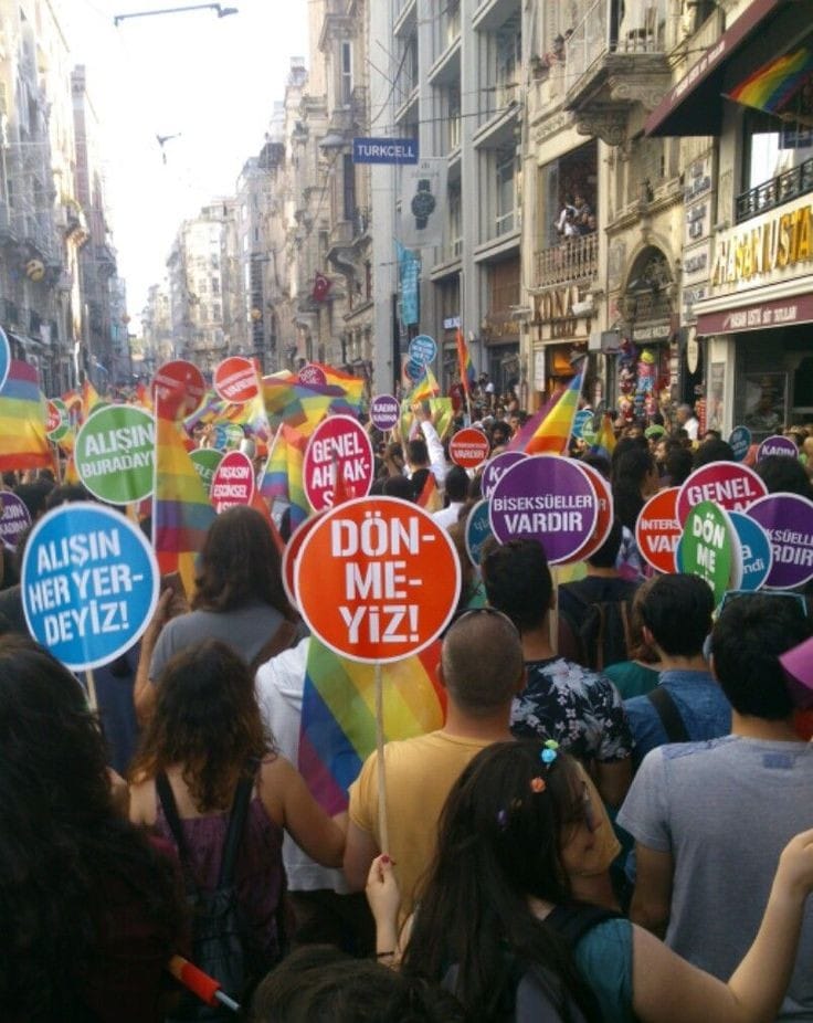 TÜRKİYE'DE LGBTİ+ ÖĞRENCİSİ OLMAK